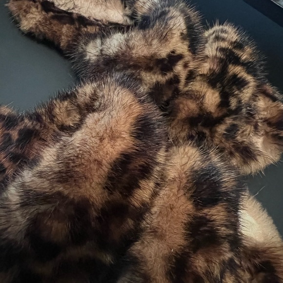 AUTHENTIC SAINT LAURENT Leopard Mink Sandals - Picture 5 of 16